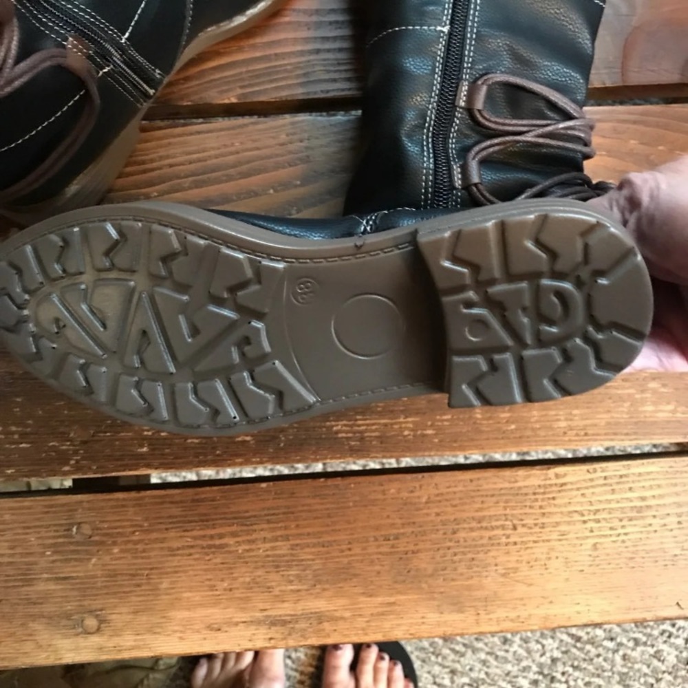 Boots - Picture 3 of 3